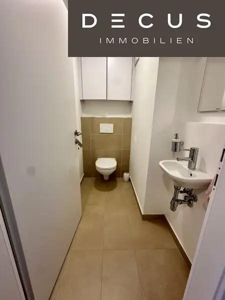 SONNENUNTERGANG UND URLAUBSGEFÜHL MITTEN IN DER STADT