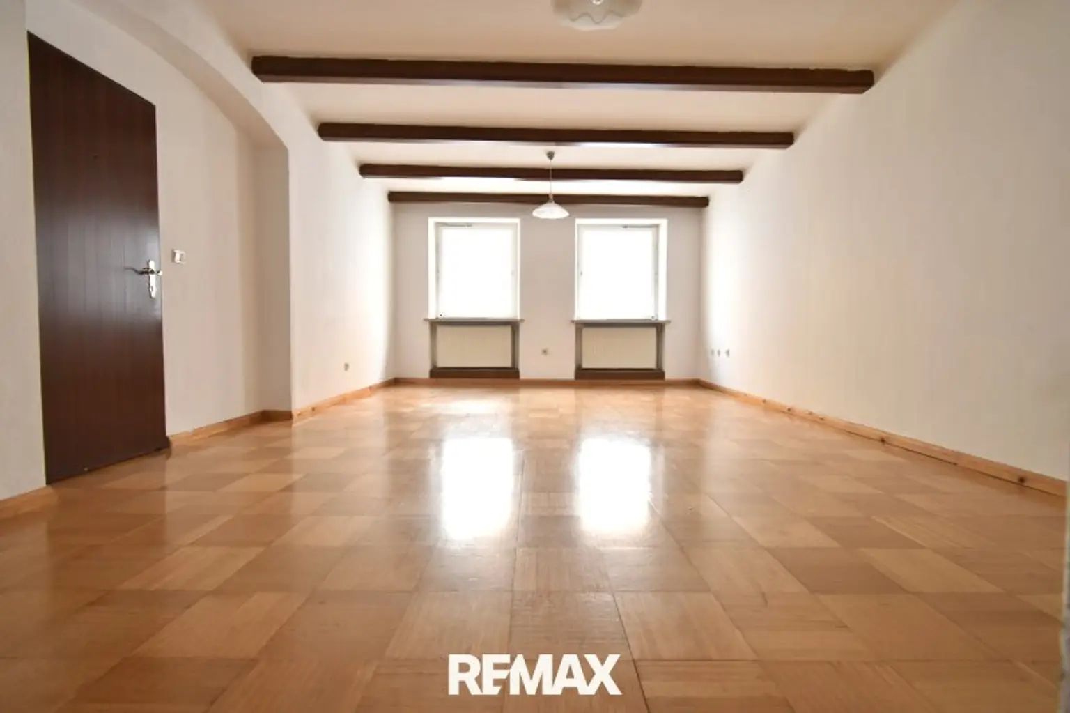 Wohn-, Ess- und Schlafbereich