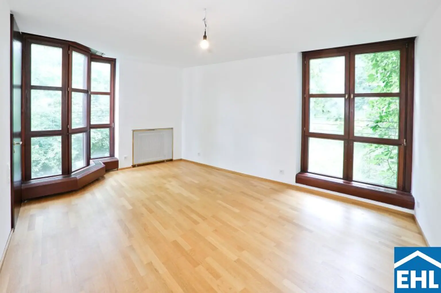 Stilvolle Villa mit Außenpool in exklusiver Grünruhelage des 19. Bezirks