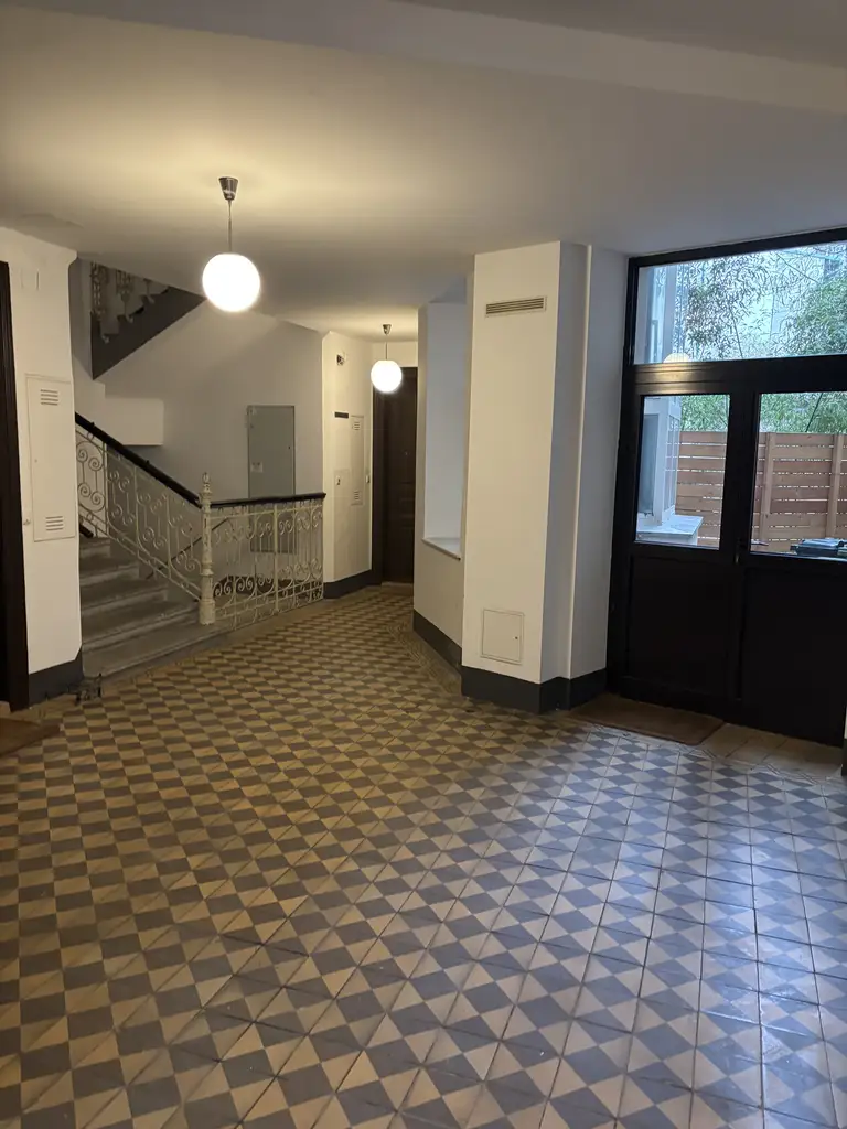 Sanierungsbedürftige 4 Zimmer Altbauwohnung mit viel Potential in zentraler Döblinger Lage - Billrothstrasse !