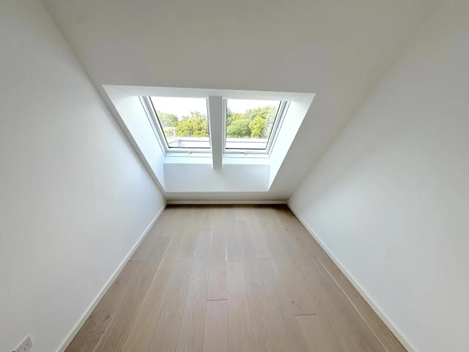 EIGENGRUND NÄHE ALTE DONAU – FREIFLÄCHEN - LUFTWÄRMEPUMPE – KELLER – GARAGE – U-BAHN!