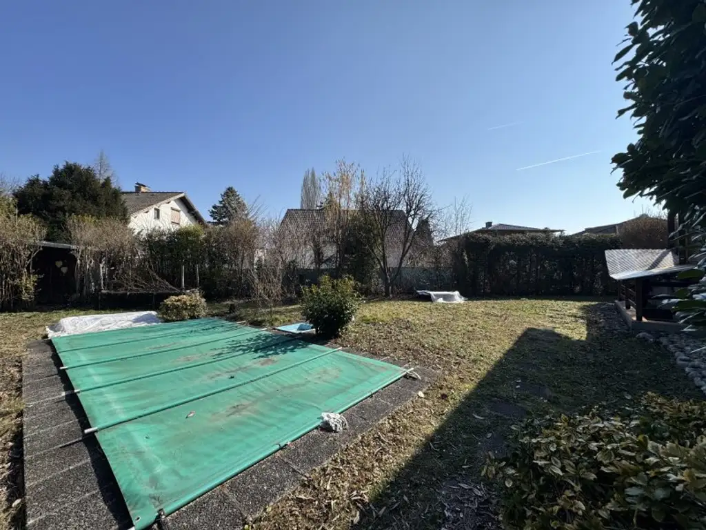 Sonniges Blockhaus mit Pool, Balkon & Gartenidylle in Sollenau