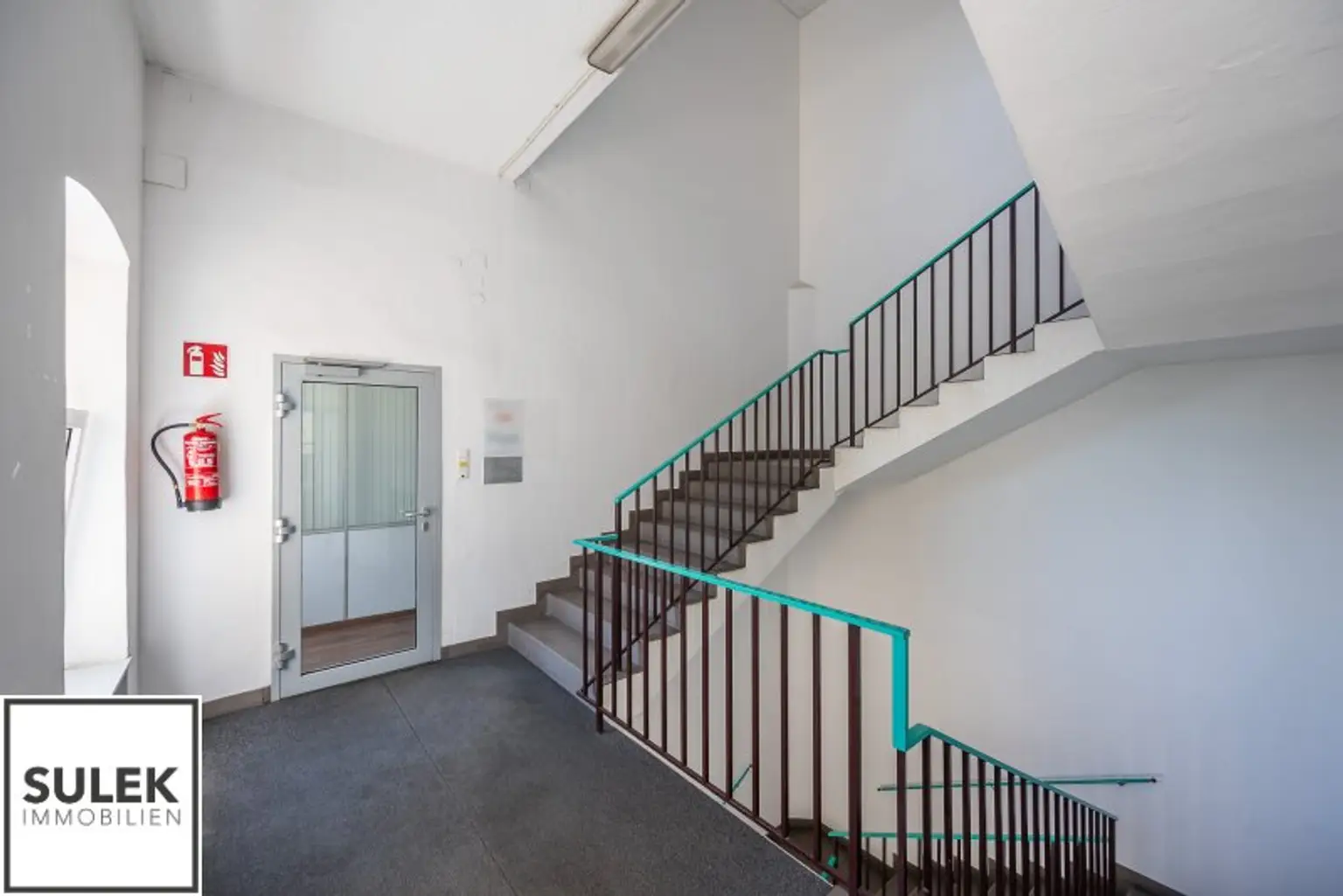 Grundstück mit vier Baukörpern - Büro-, Geschäfts- und Gewerbegebäude inkl. Parkplätzen in Vösendorf