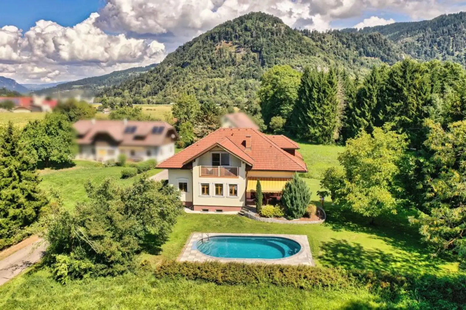 Sehr gepflegtes Wohnhaus mit Pool im Bezirk St. Veit
