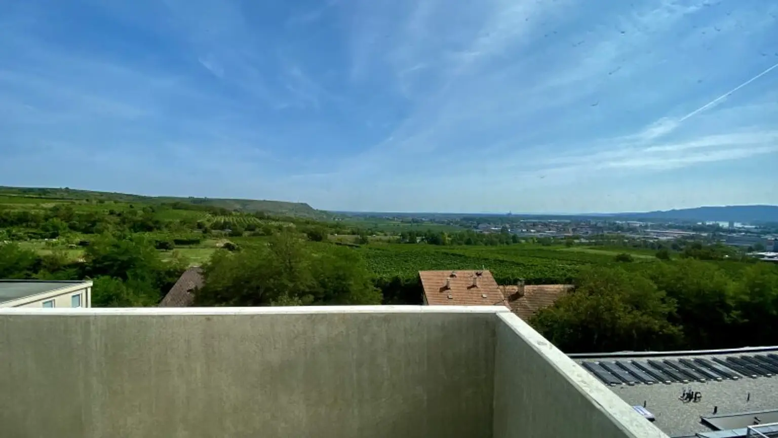 Neubau Erstbezug Wunderschöne Drei Zimmer Wohnung mit Balkon und herausragender Aussicht