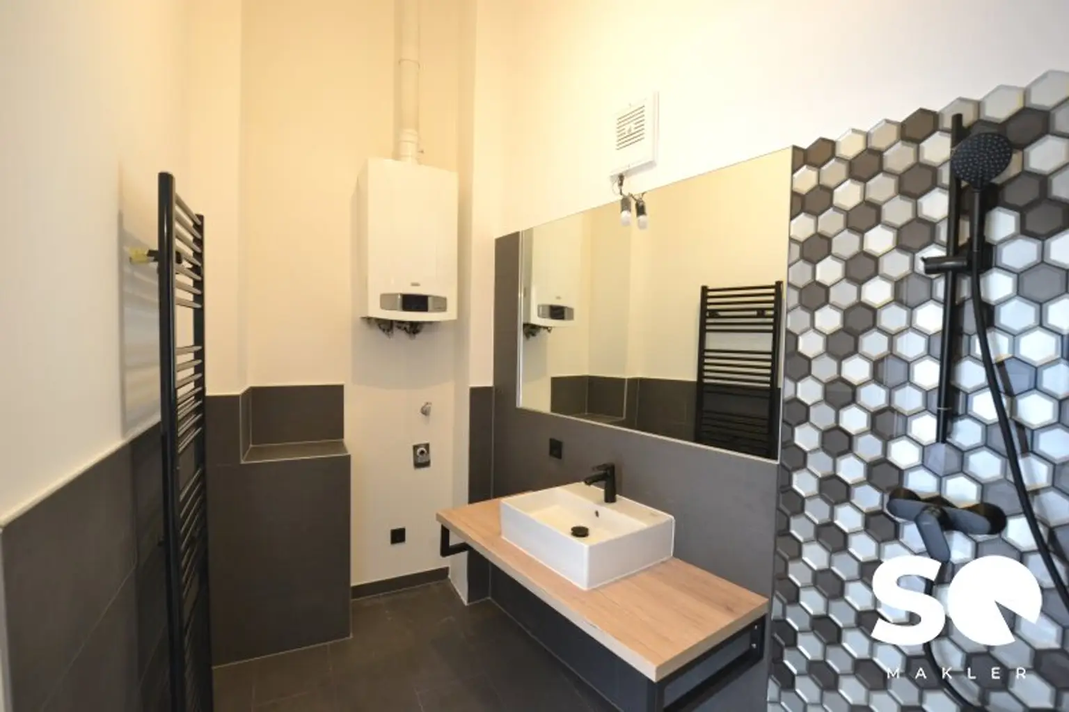 #SQ - STILVOLLE DG-WOHNUNG MIT SONNIGER TERRASSE BEIM AUGARTEN (GAUßPLATZ) & NÄHE DONAUKANAL (U4)