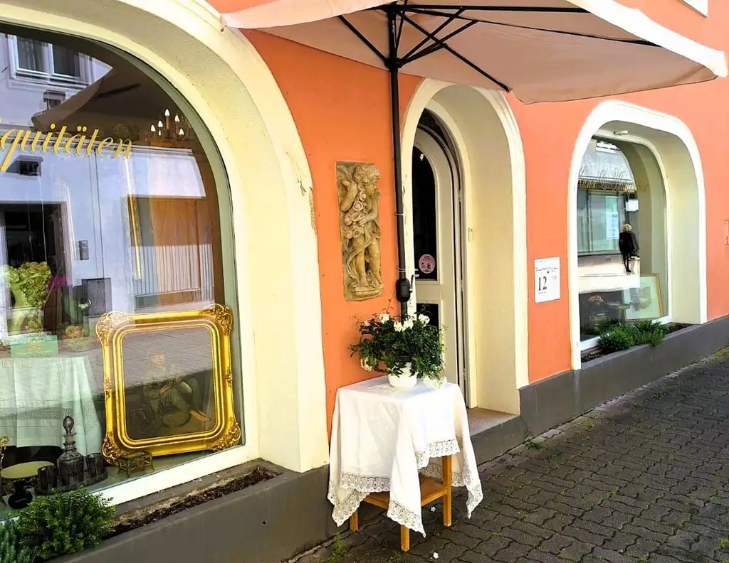 Ihre Stadtvilla in Wiener Neustadt - mit Terrasse, Whirlpool und Geschäftsräumlichkeit