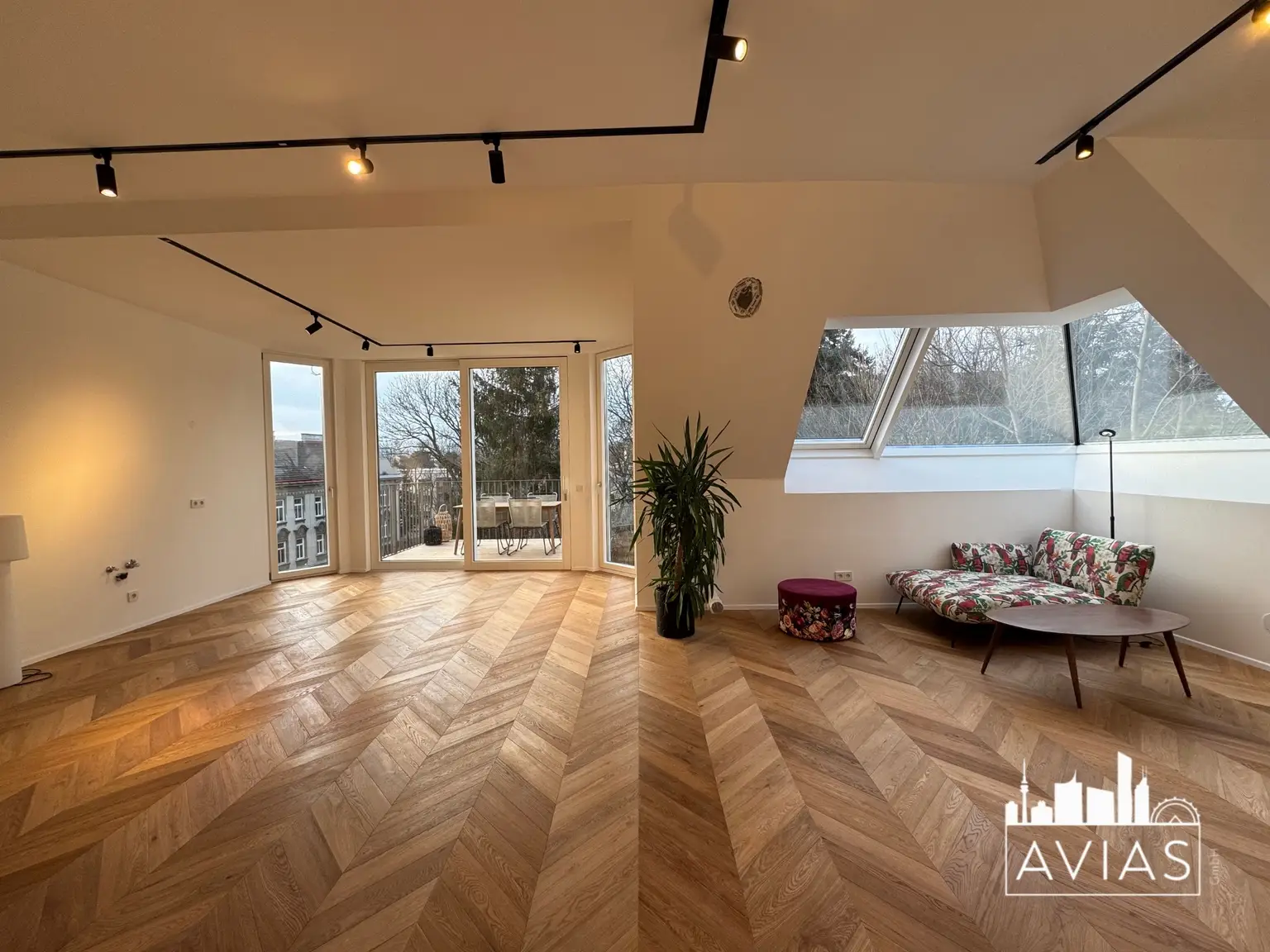 EXKLUSIVES PENTHOUSE MIT DACHTERRASSE NAHE SCHÖNBRUNN | ERSTBEZUG | RUHIGE LAGE