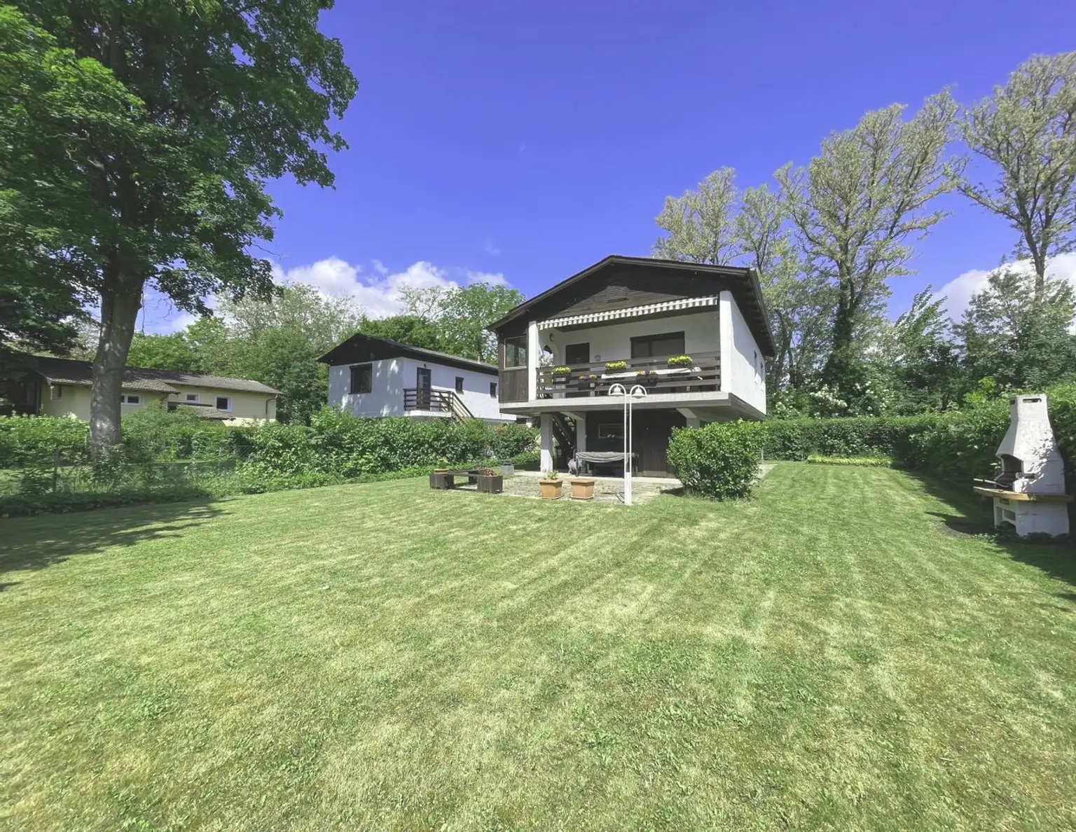 Idyllisches Ferienhaus mit Urlaubsflair - mit großem Garten & Seenähe