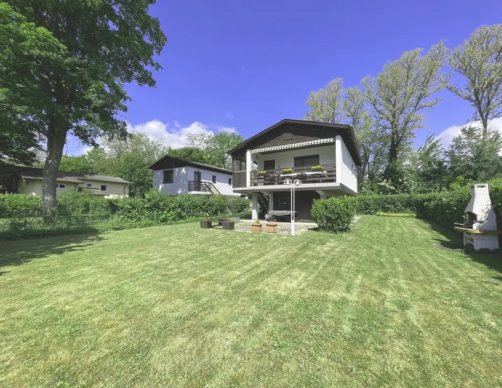 Idyllisches Ferienhaus mit Urlaubsflair - mit großem Garten & Seenähe
