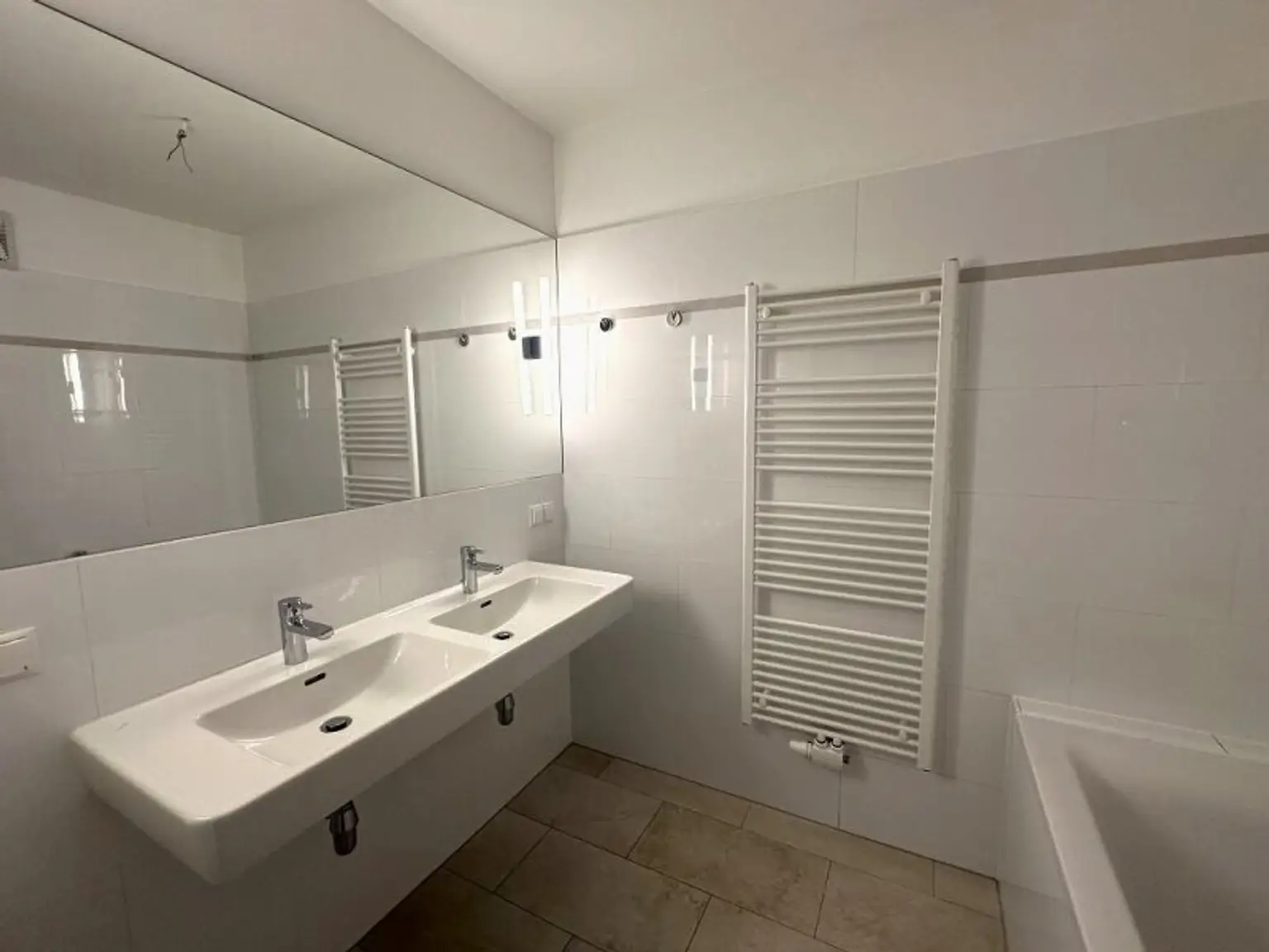 U3-NÄHE, LORYSTRASSE, sonnige 74 m2 Neubau mit 8 m2 Balkon, 2 Zimmer, Wohnküche, Wannenbad, Garage möglich, 3. Liftstock