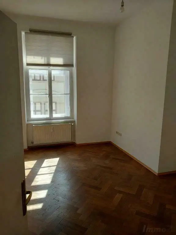 Provisionsfrei: perfekte 3er-WG mit extra Wohnzimmer und Ess-Küche in zentraler Lage zwischen UNI und TU - Alberstraße