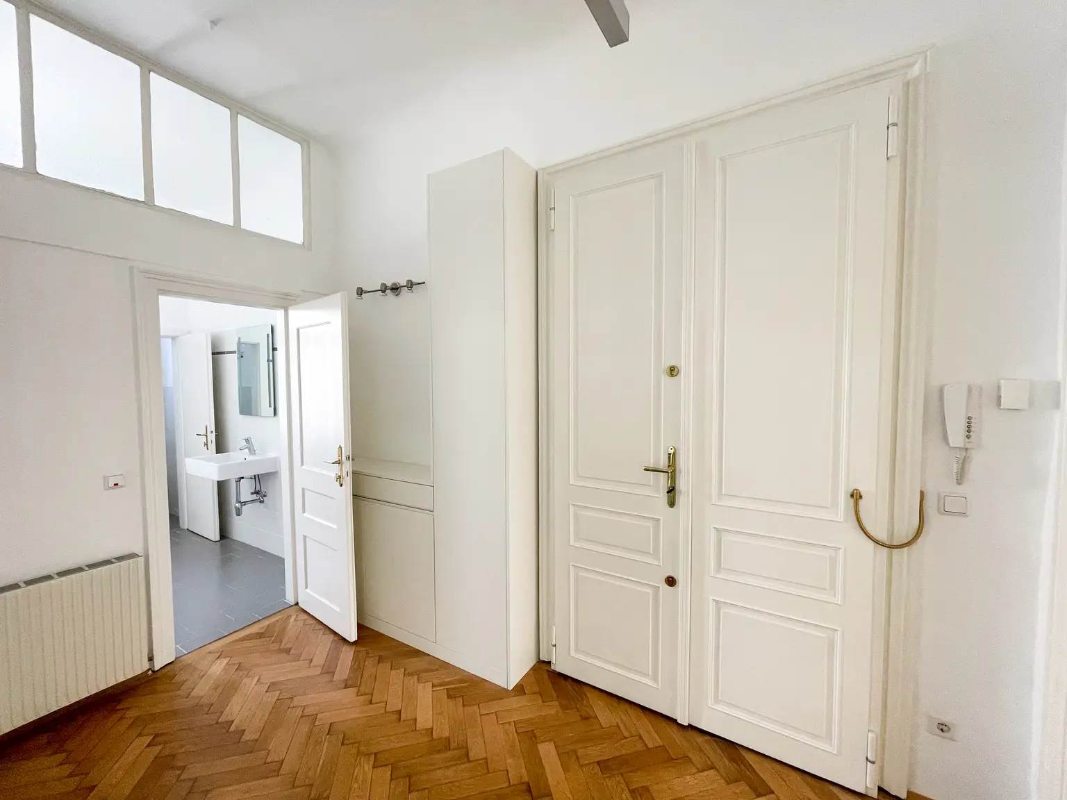 Herrlich große Altbauwohnung mit Garagenplatz