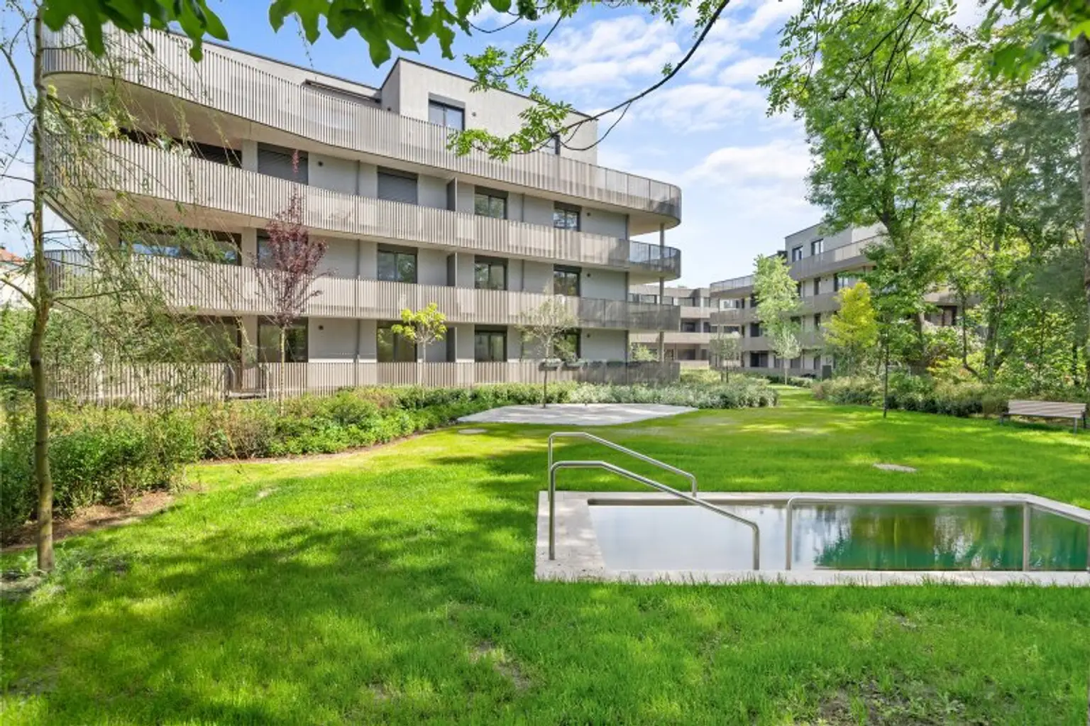 Luxus inmitten grüner Idylle: 2 Zimmer-Terrassentraum im „Private Park Living“