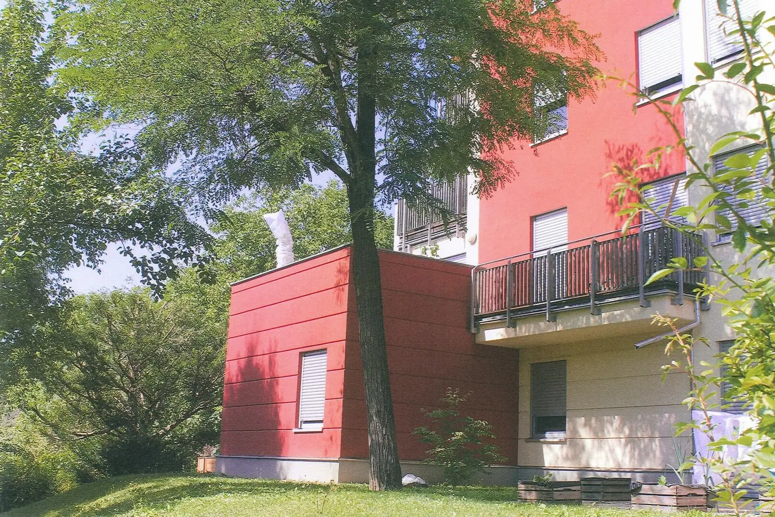 ab 1.1.2026 - Top Lage Mariagrün: 4 Zimmer, Küche, große Terrasse, ruhe Lage, ein Tiefgaragenplatz kann optional angemietet werden.