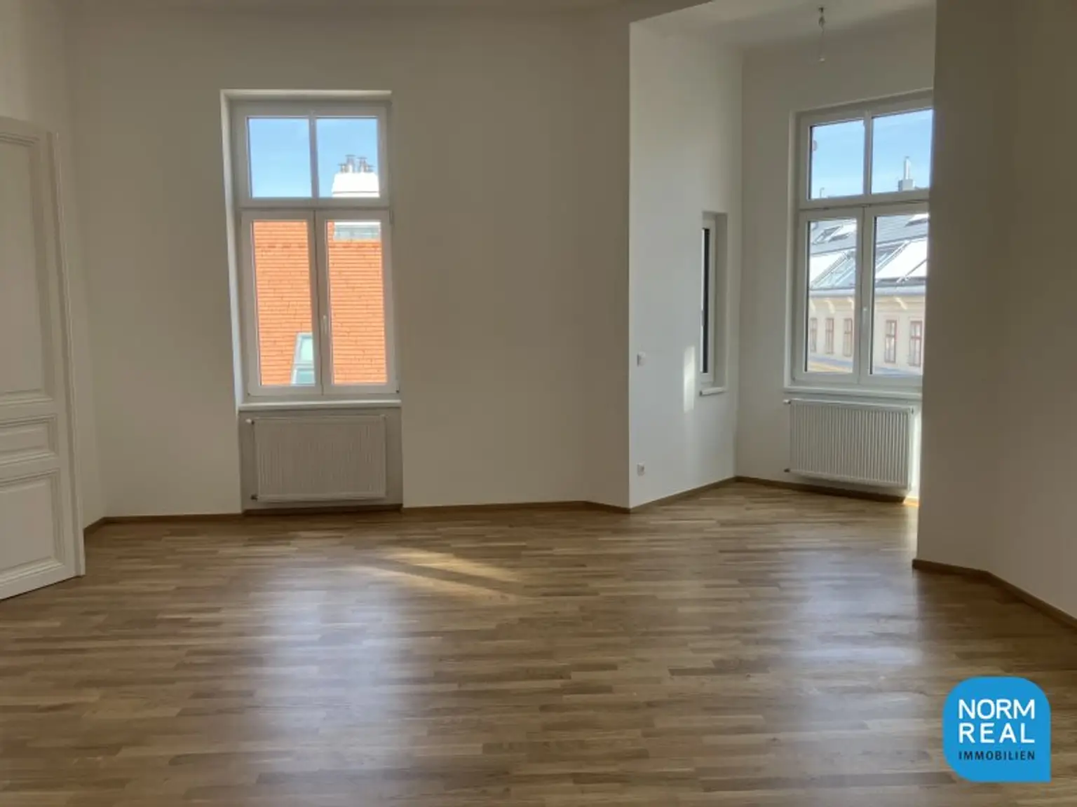 Elegante 4 Zimmer Erker Altbauwohnung
