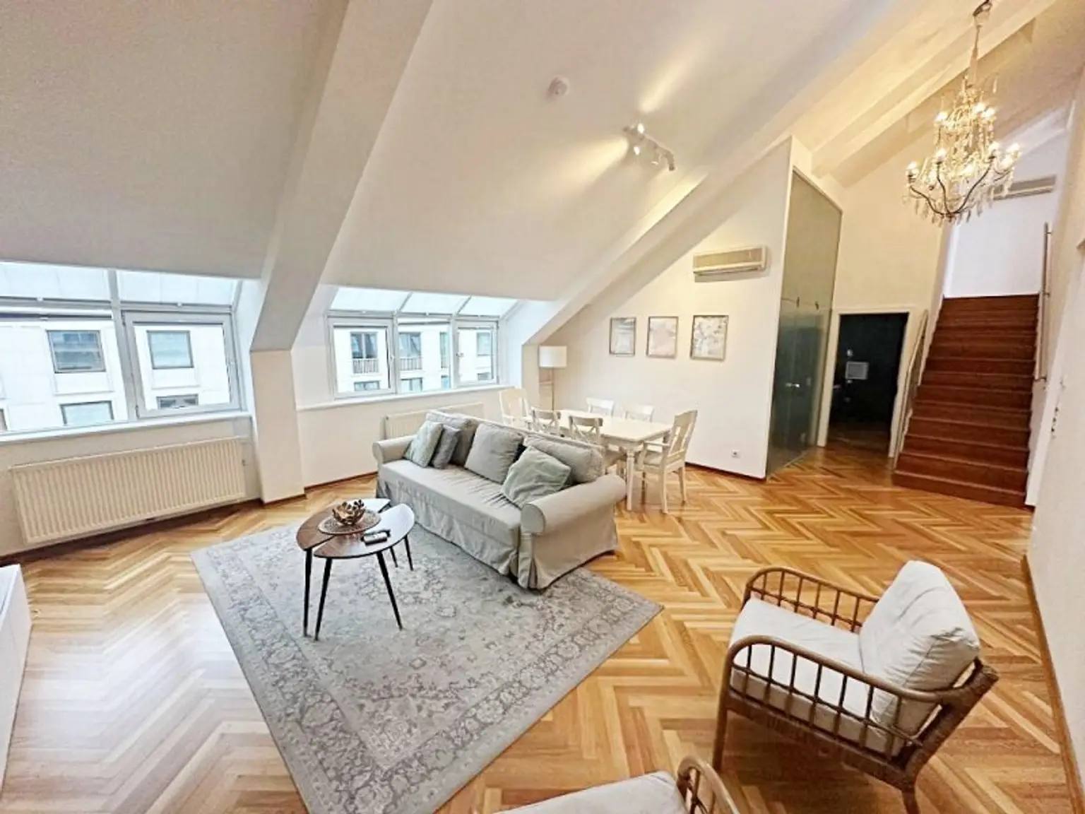STAATSOPER-BLICK, klimatisiertes 110 m2 Dachgeschoss mit 20 m2 Terrasse, 3 Zimmer, Extraküche, 2 Bäder, Möblierung möglich