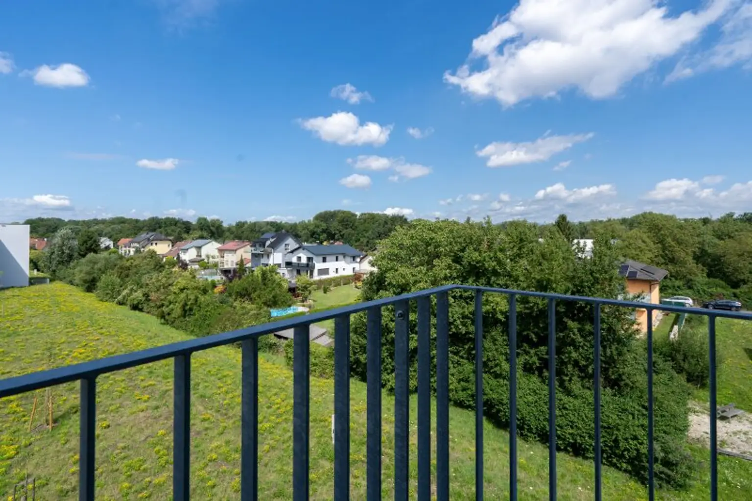 Traumhafte 2-Zimmer-Wohnung mit Balkon und Grünblick in 4030 Linz - Stellplatz inklusive - Nähe Bahnhof Ebelsberg