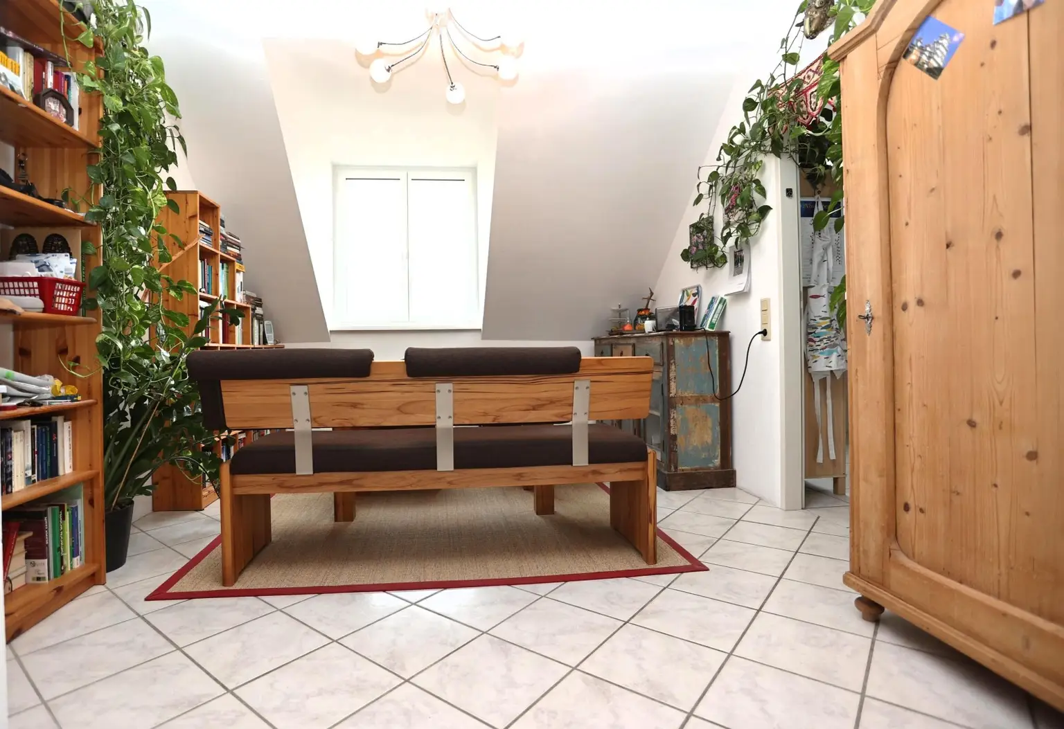 Wohlfühl-4-Raum-Eigentumswohnung mit ganzjährig sonniger Loggia und TG-Stellplatz