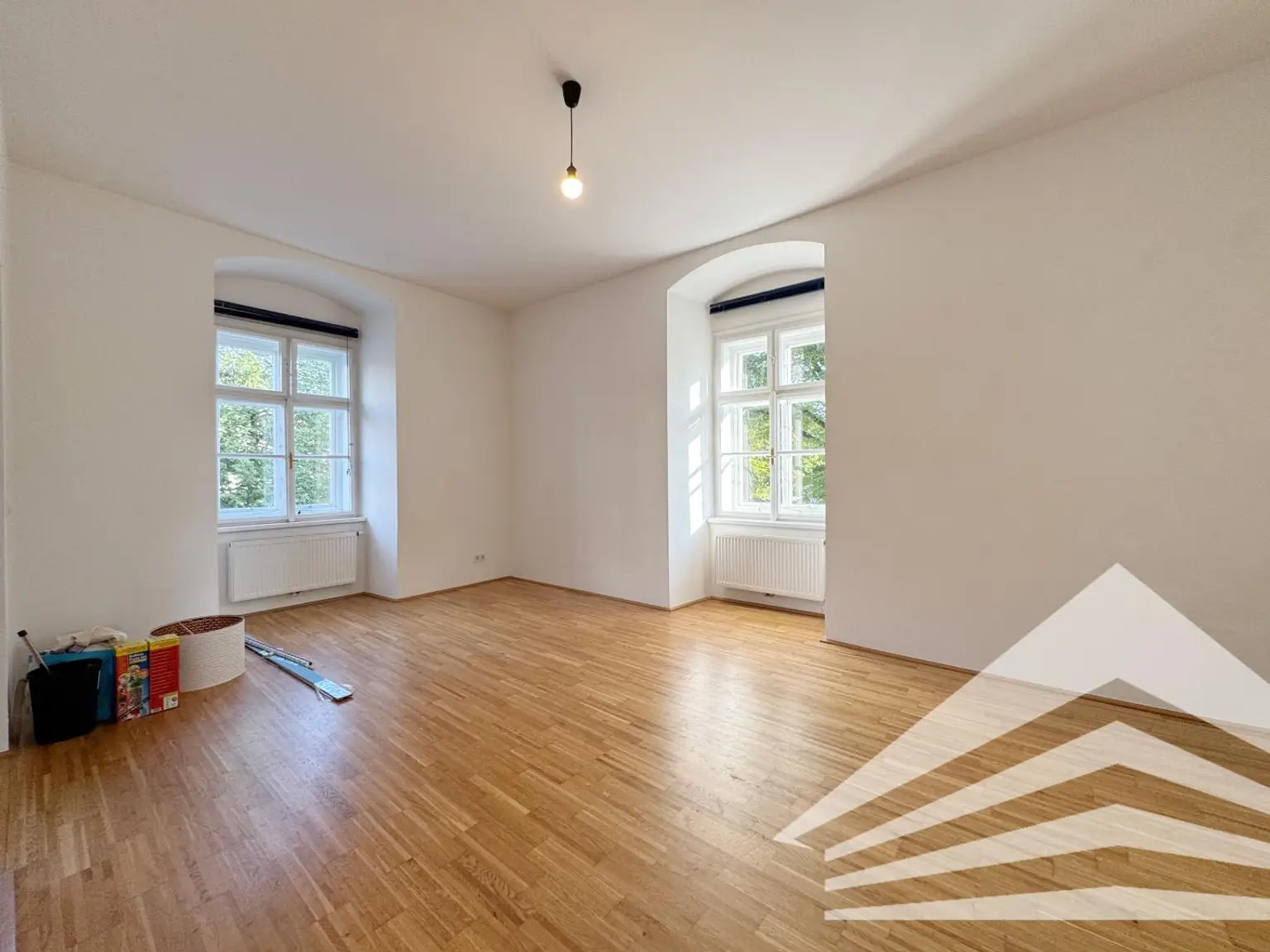 Stilvolle 3 Zimmer-Altbauwohnung mit DAN-Küche an der Donaulände