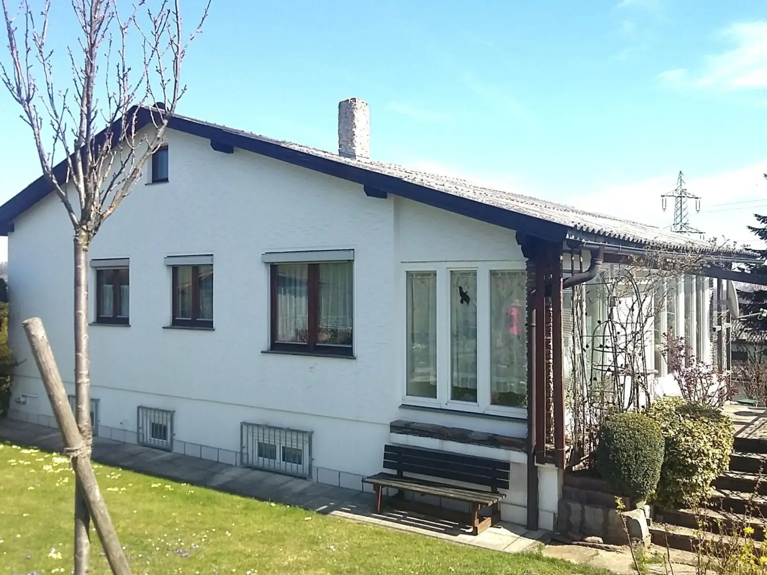 MASSIVHAUS MIT IDYLLISCHEM GARTEN IN SCHÖNER HÖHEN-AUSSICHTSLAGE