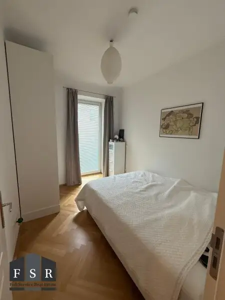 Alles da - Moderne und elegante Altbauwohnung mit Balkon in bester Lage + 1x Garagenplatz und Einbauküche im Preis inkludiert