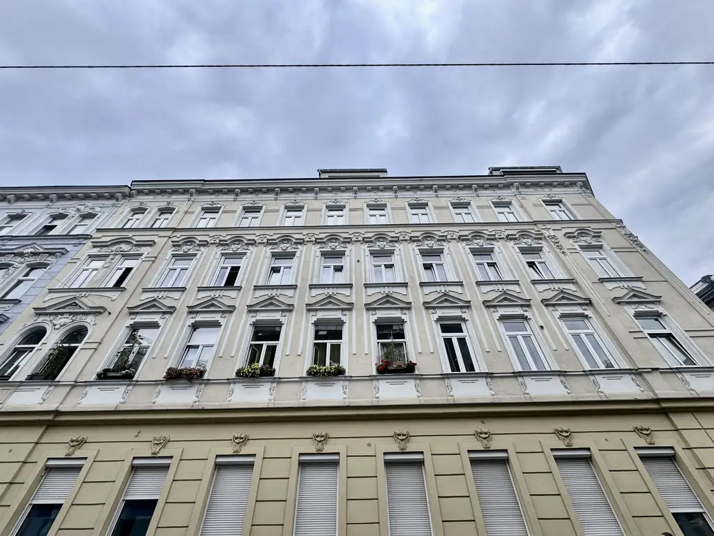 GROSSZÜGIGE ALTBAUWOHNUNG MIT BALKON IN DER NÄHE VON U3-STATION