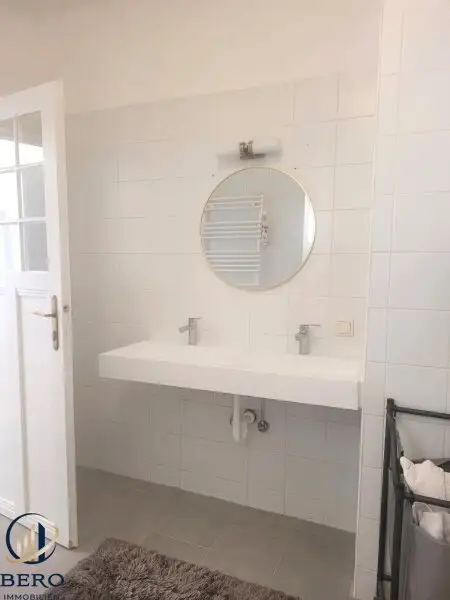"Diese 5 Zimmer-Altbauwohnung mit sonniger Terrasse wartet genau auf SIE"