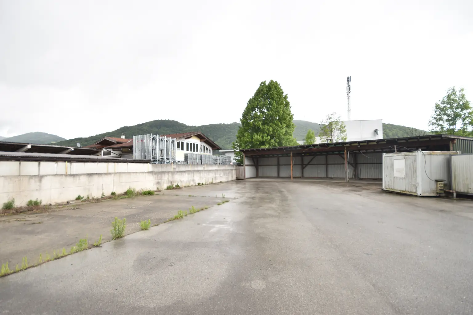 "ELSBETHEN - Lagerplatz mit großem Carport und Bürocontainer"
