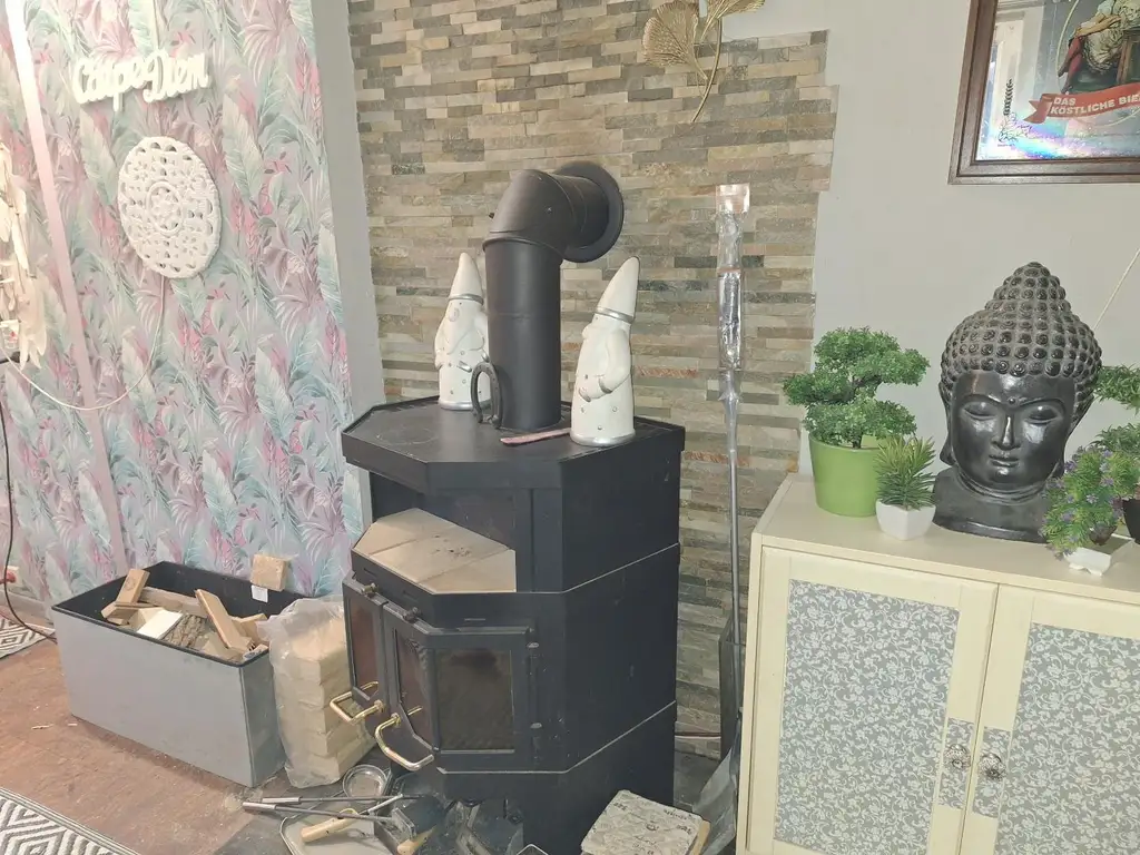 Villa Kunterbunt für Heimwerker / interessantes, kreatives und fröhliches Einfamilienhaus mit 5 Zimmern in ruhiger Seitengasse.