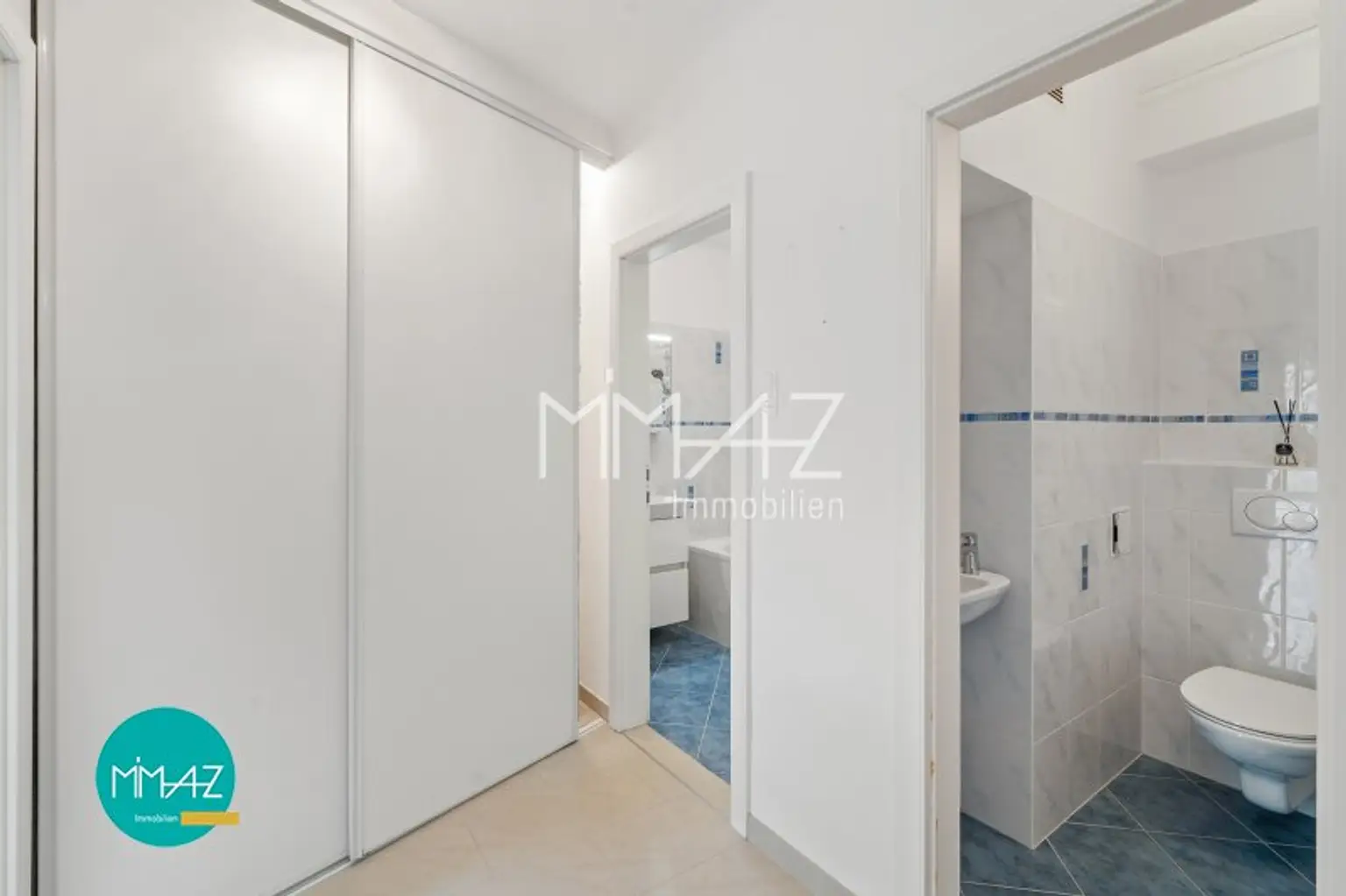 Flur mit Bad/WC und Abstellraum