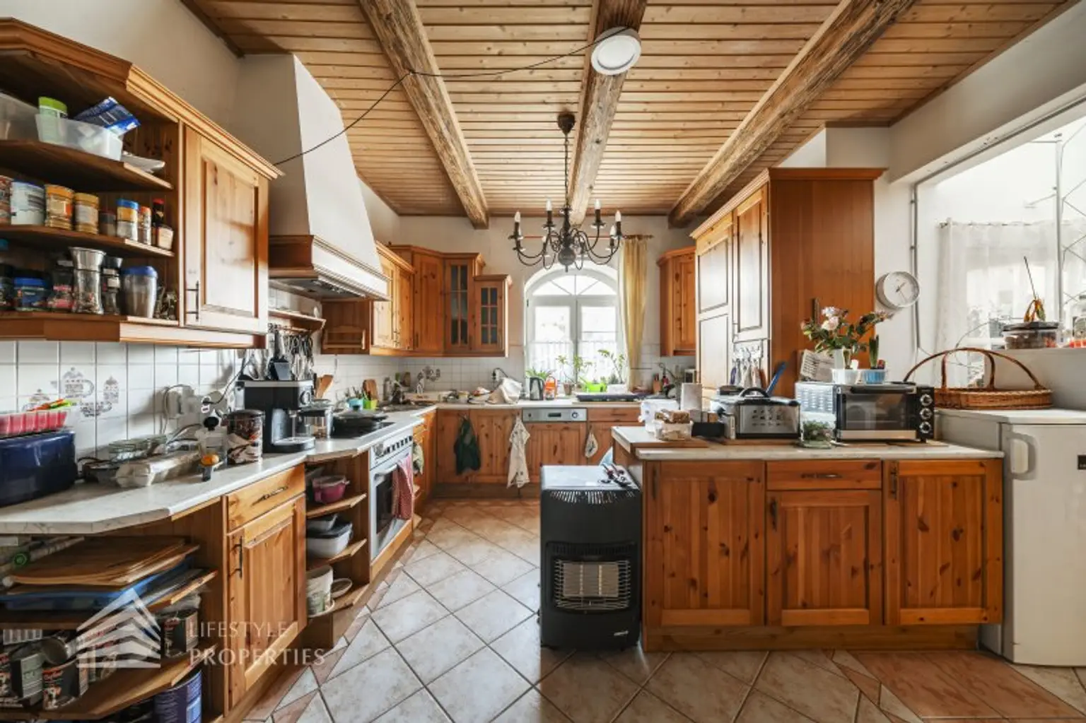 Geräumiges renovierungsbedürftiges Einfamilienhaus mit großen Garten