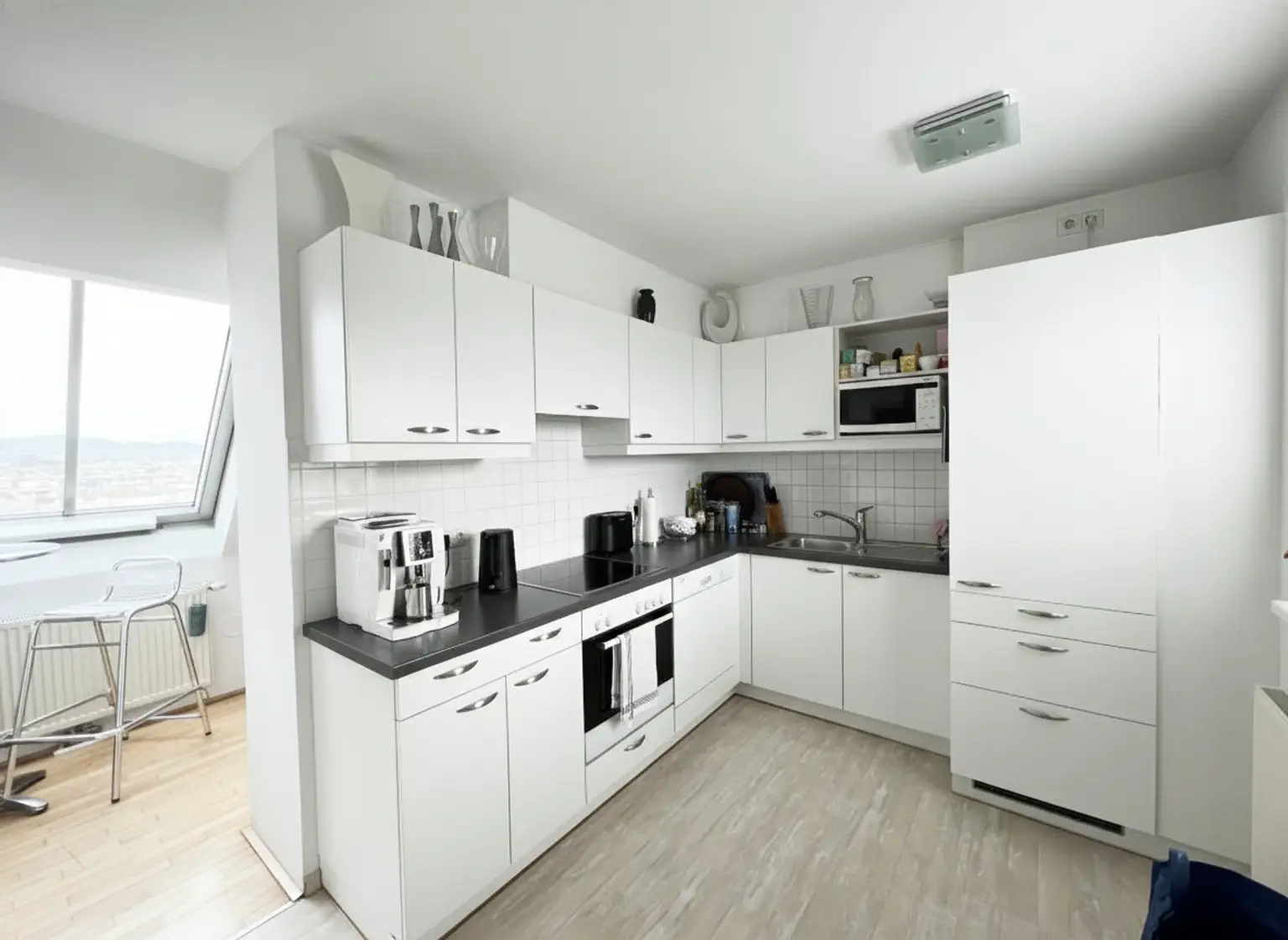 UNBEFRISTET: Klimatisierte, ruhige 3-Zimmer Wohnung mit Terrasse und Blick über die Dächer Wiens