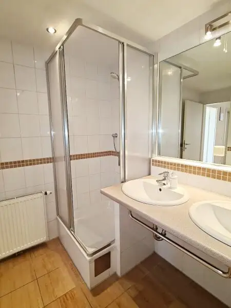 DACHGESCHOSS, Daringergasse, sonnige 76 m2 Neubau mit 6 m2 Balkon, 2 Zimmer, Wohnküche, Wannenbad, Parketten, Grünblick