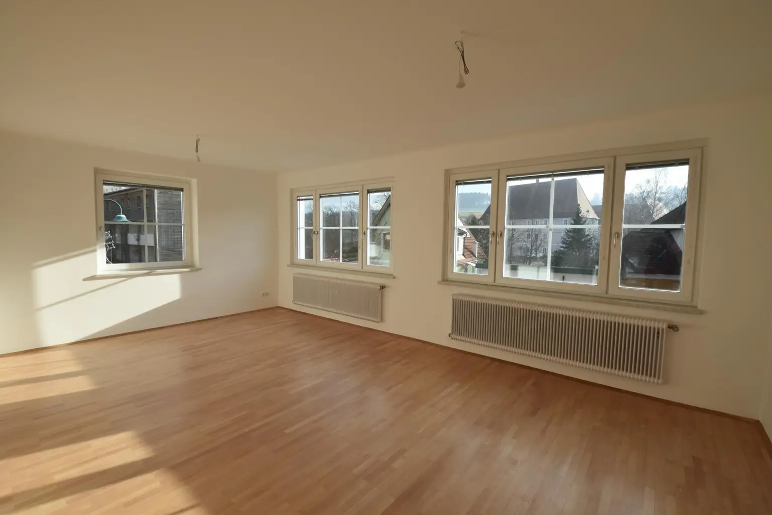 Renovierte und geräumige 3-Zimmer Wohnung mit Terrasse