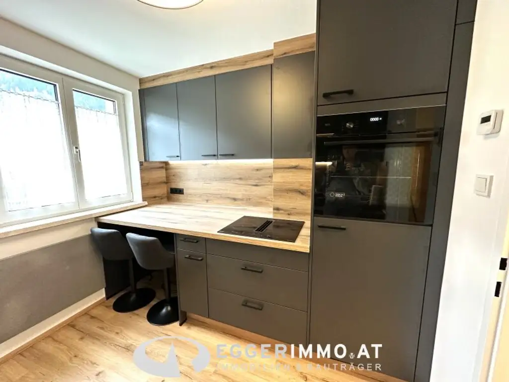 5710 Kaprun: Newly renovated 3-room apartment in a quiet location in Kaprun, near the center, available for rent from November 2025. Parking space available!