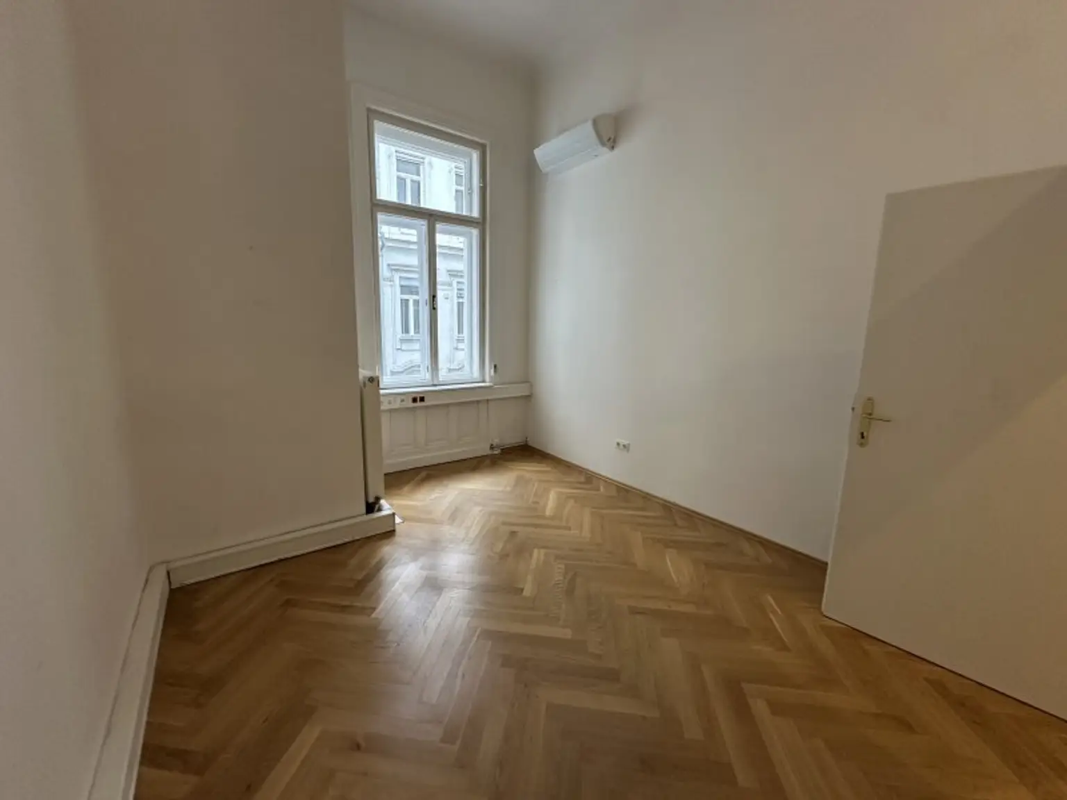Büro nähe Karlskirche ab SOFORT