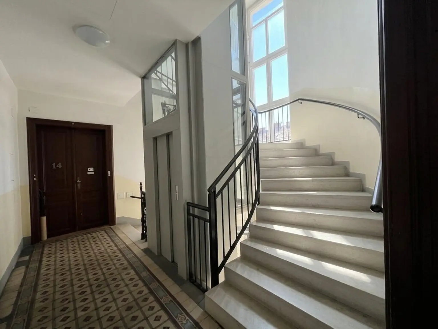 UNBEFRISTET: Charmante 2-Zimmer-Altbauwohnung nahe Volkstheater