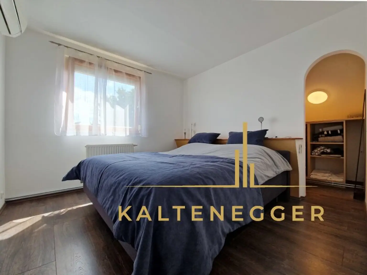 OG: Zimmer ca. 10,06 m² mit Schrankraum