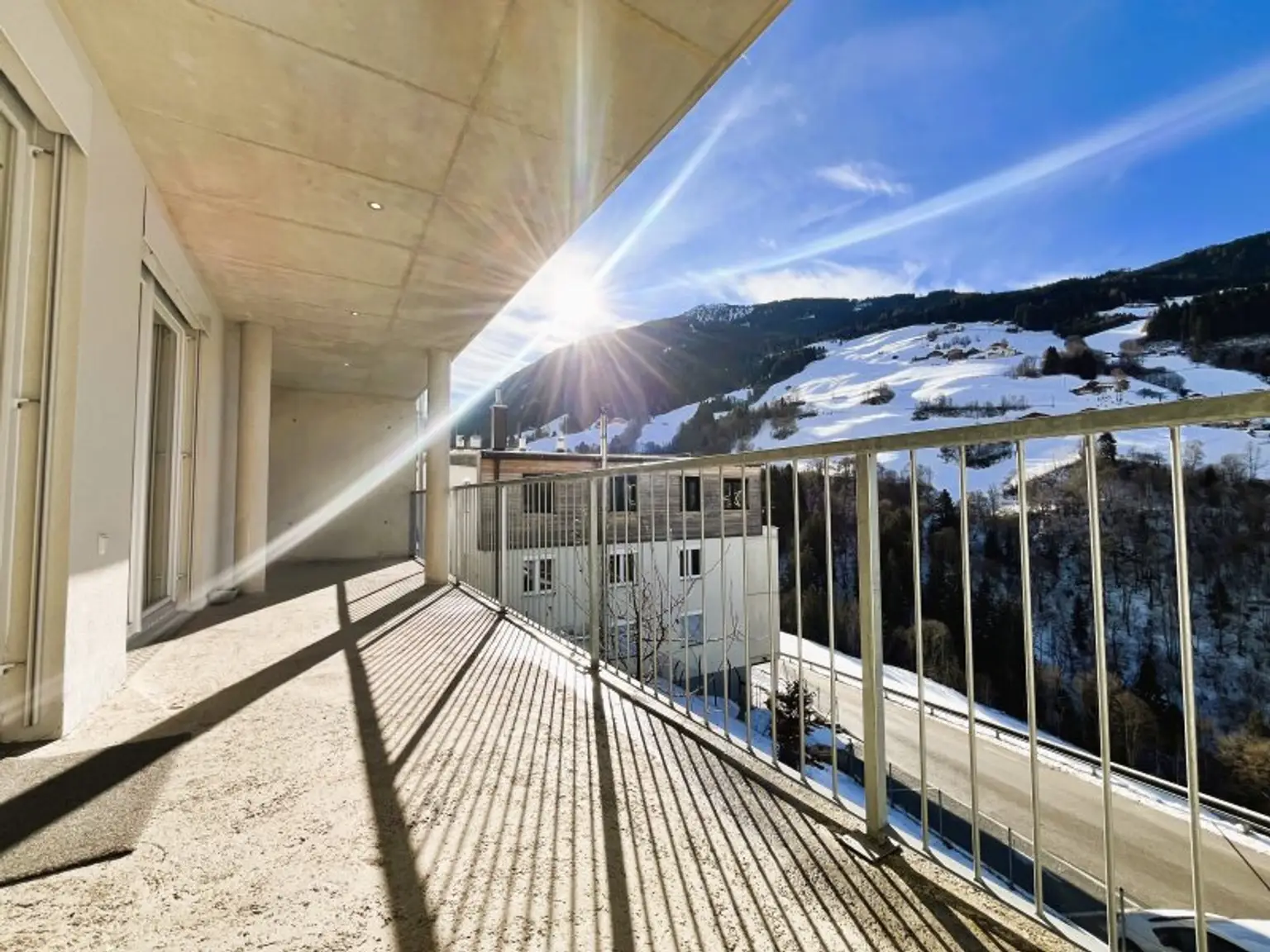 Überdachter Balkon mit ca. 21m²