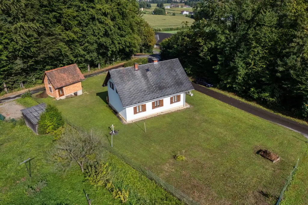 Einfamilienhaus mit großem Grundstück in sonniger Ruhelage
