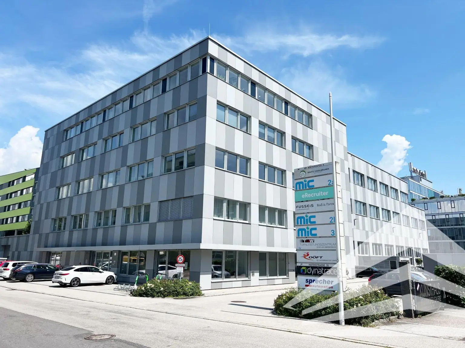 Hochwertiges Büro mit Terrasse in Zentrumsnähe! Parkplätze!