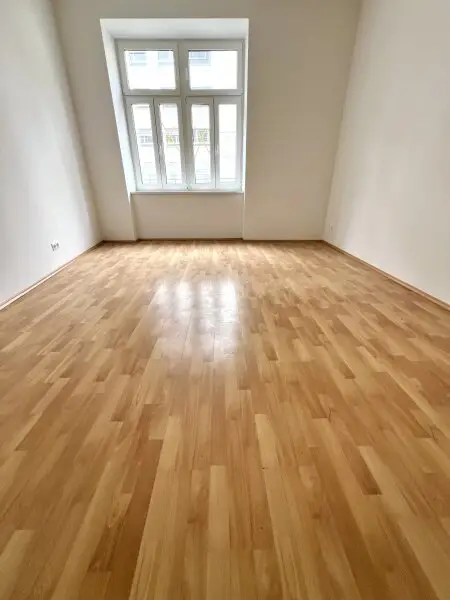 100m² Altbauwohnung: 3-Zimmer. 2 Bäder mit moderner Küche & Ausstattung