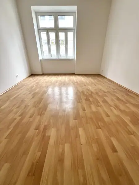 100m² Altbauwohnung: 3-Zimmer. 2 Bäder mit moderner Küche & Ausstattung
