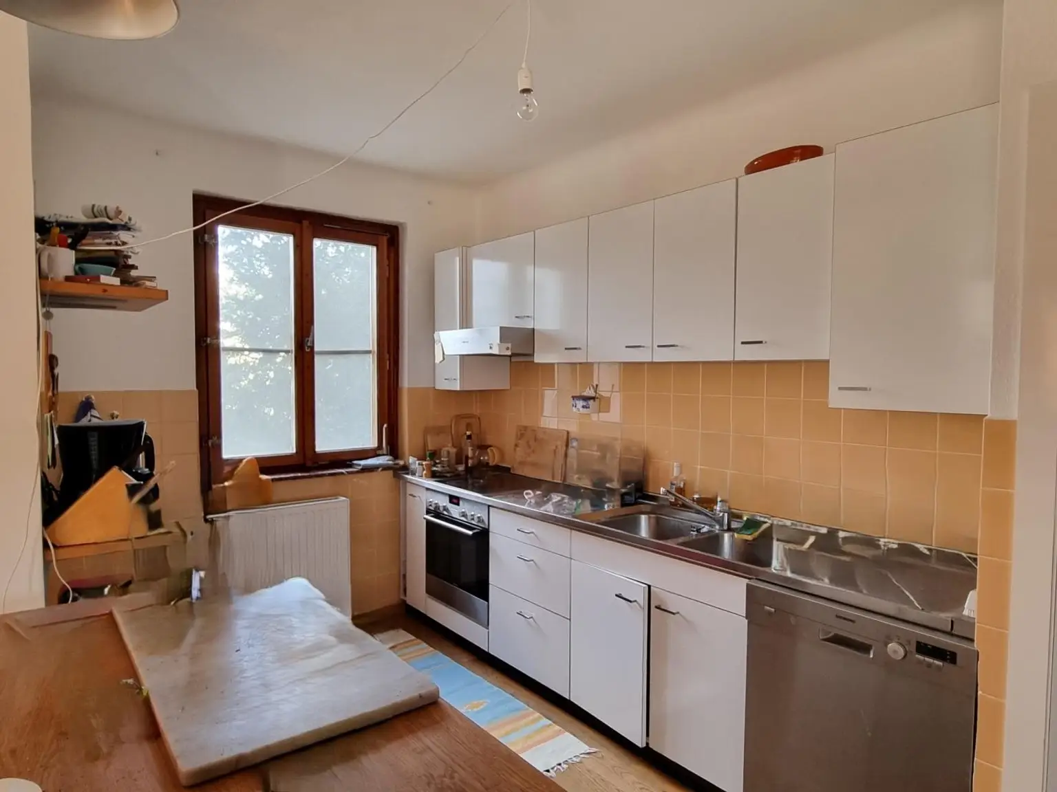 GERÄUMIGES EIN / ZWEIFAMILIENHAUS IN SONNIGER LAGE