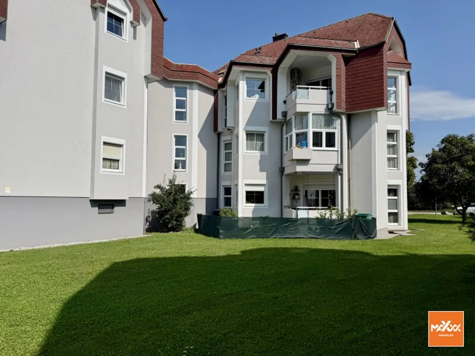 3-Zimmer-Wohnung mit verglaster Loggia und Grünblick!