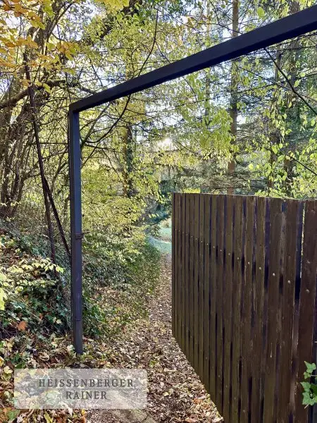 EIN PRIVATES PARADIES ZU JEDER JAHRESZEIT /// HISTORISCHES LANDHAUS MIT PARK, WALD, BACH UND BADESEE