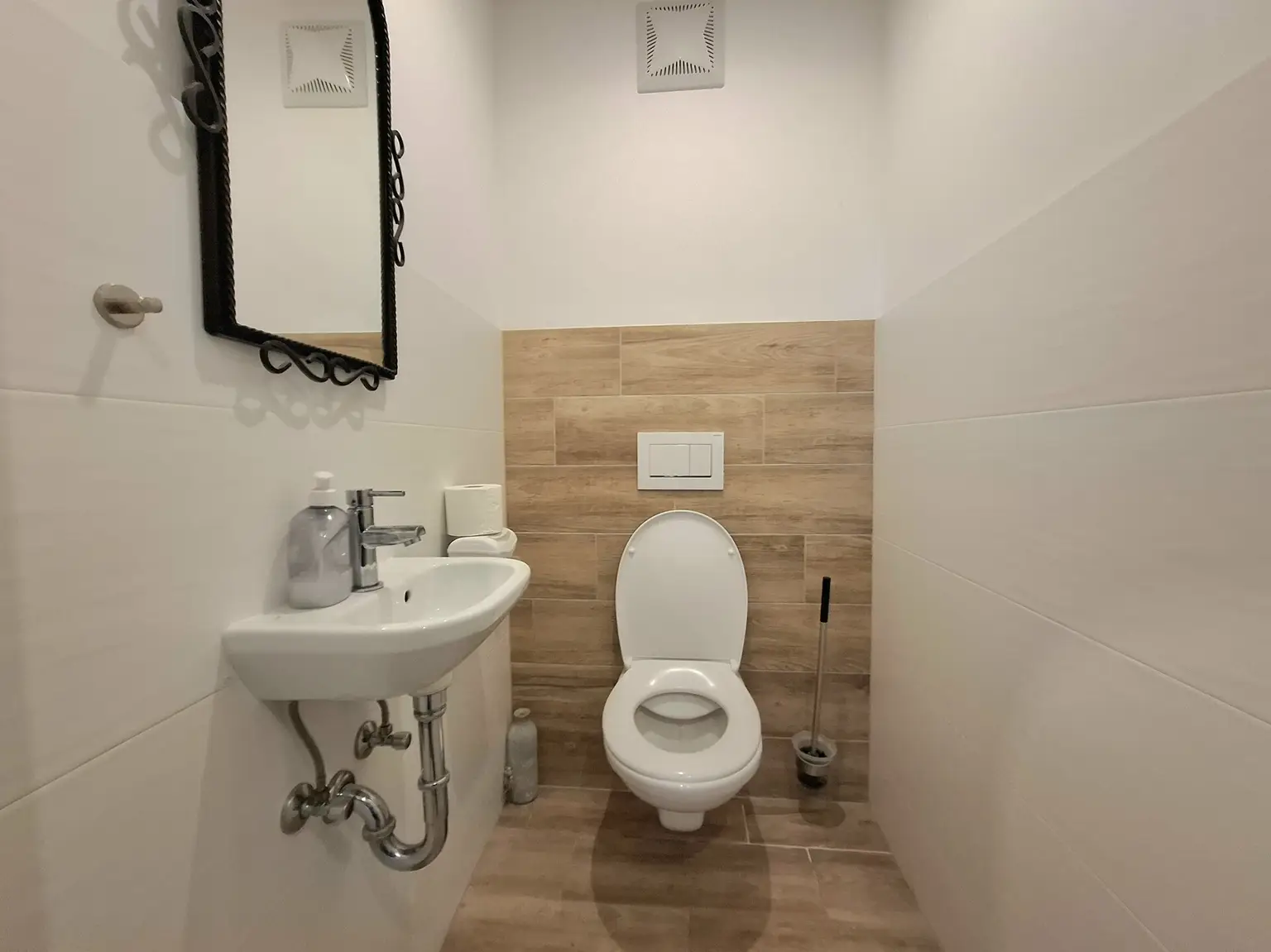 Vielseitig nutzbare Liegenschaft mit ausreichend Platz und herrlichem Blick auf die Hohe Wand