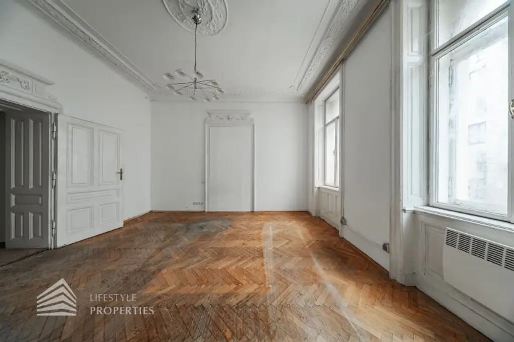 Renovierungsbedürftige 4,5-Zimmer Wohnung in zentraler Lage