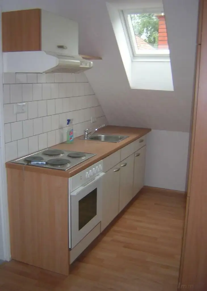 Kleine 2 Zimmer Wohnung im Dachgeschoss mit französischem Balkon.